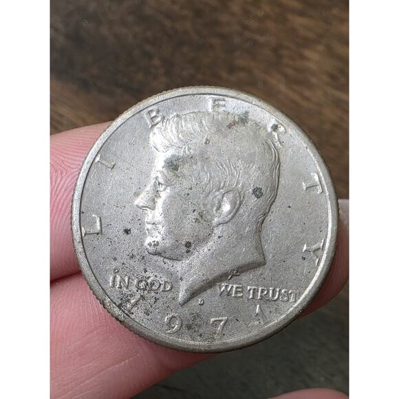 1971 D Kennedy Half Dollar Coin - circulated 2 - Picture 4 of 16
